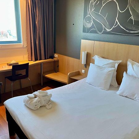 Ibis Barcelona Meridiana Esterno foto