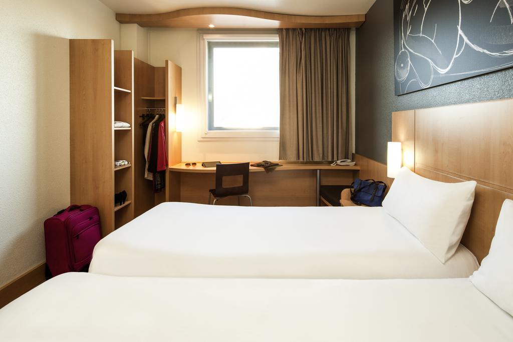 Ibis Barcelona Meridiana Esterno foto
