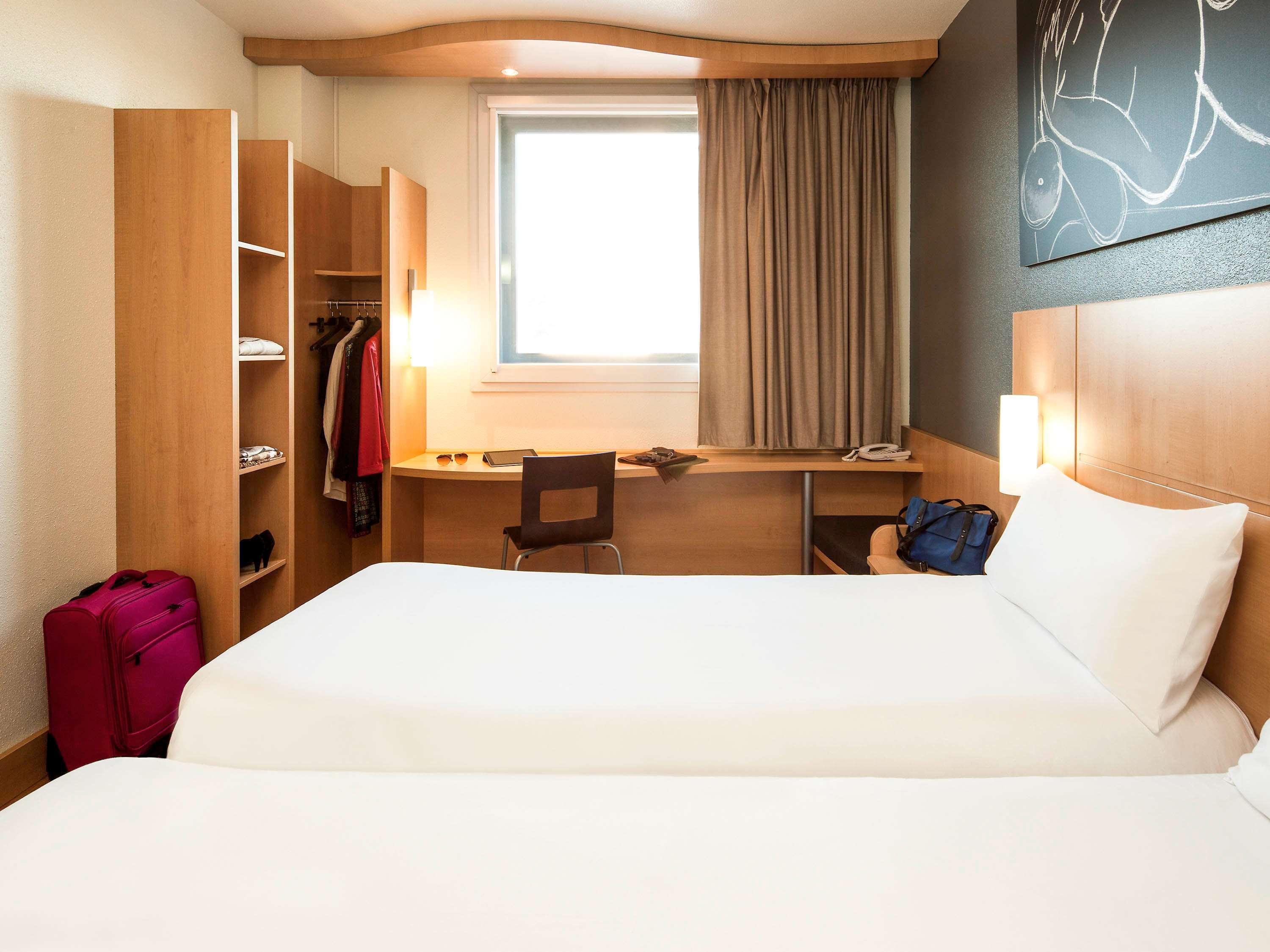 Ibis Barcelona Meridiana Esterno foto