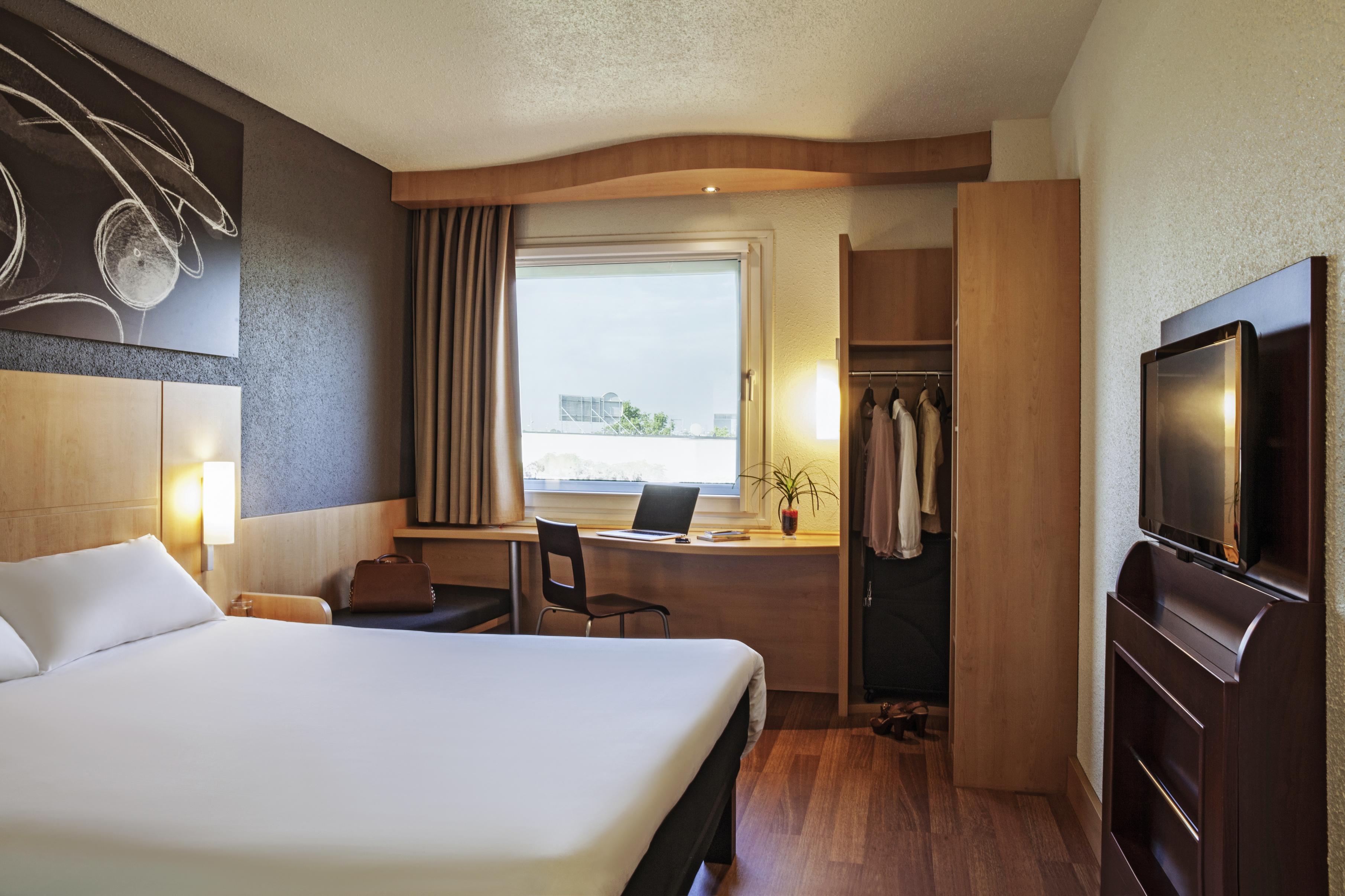 Ibis Barcelona Meridiana Esterno foto