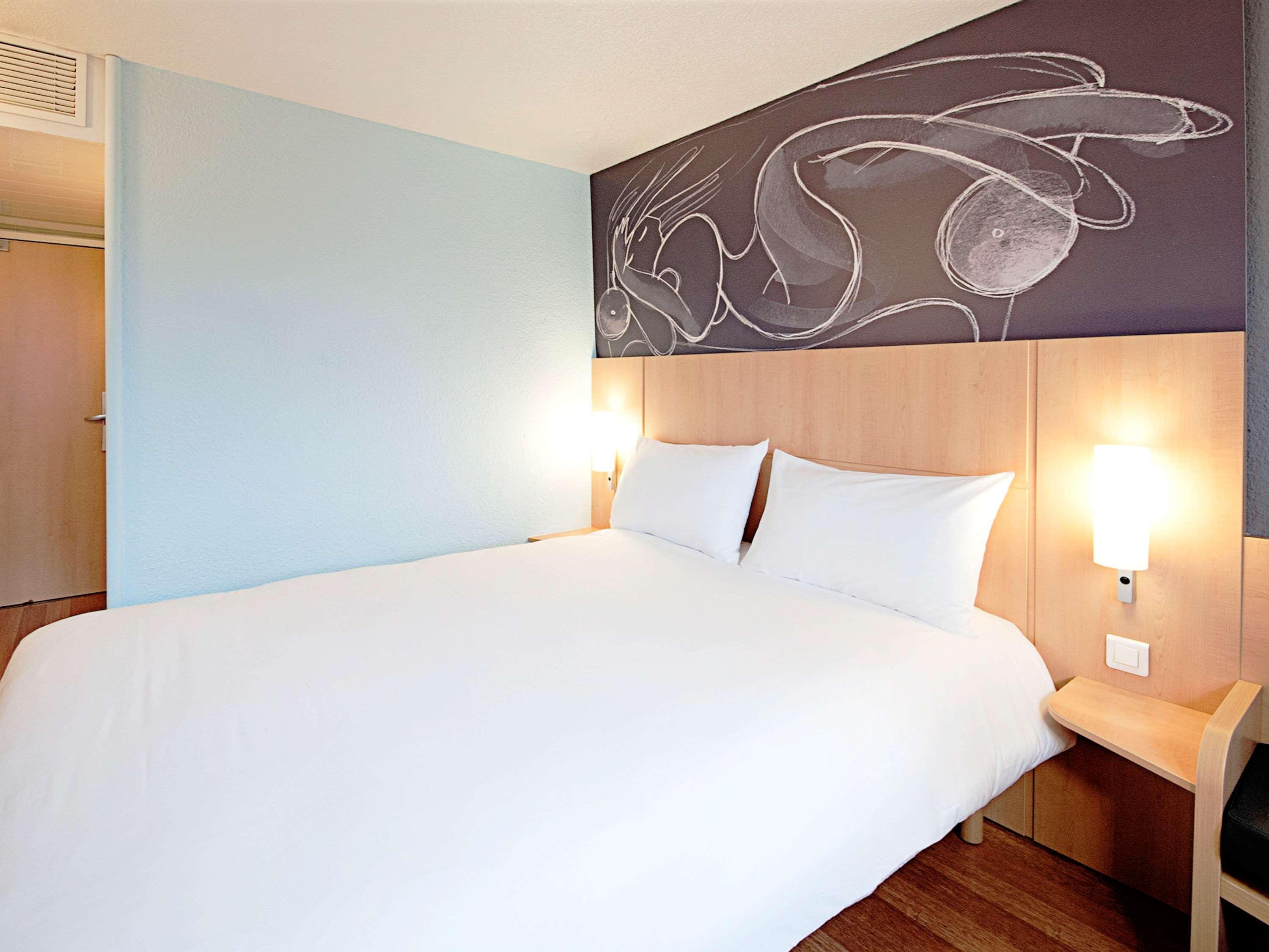 Ibis Barcelona Meridiana Esterno foto