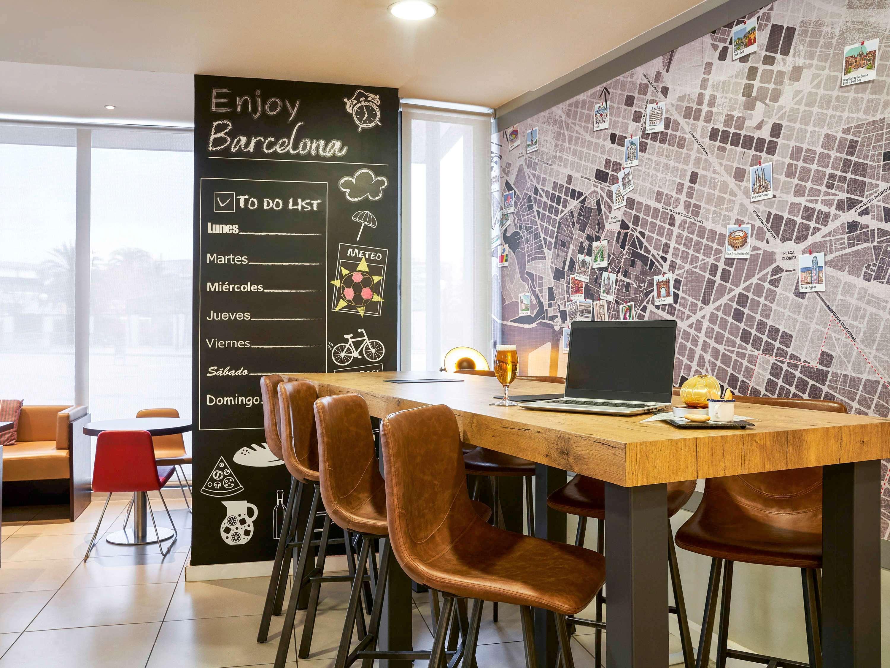 Ibis Barcelona Meridiana Esterno foto