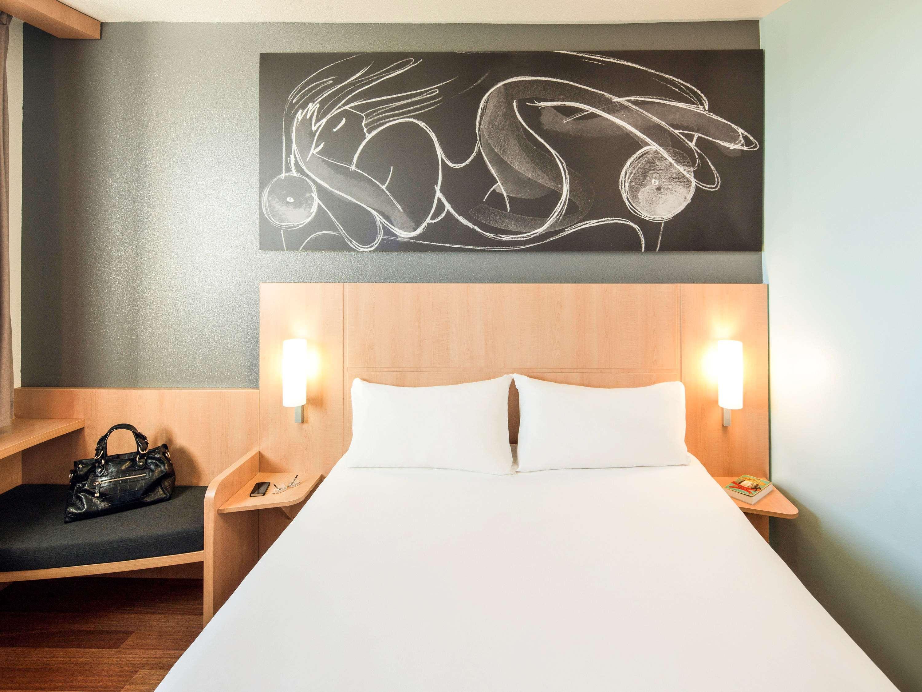 Ibis Barcelona Meridiana Esterno foto