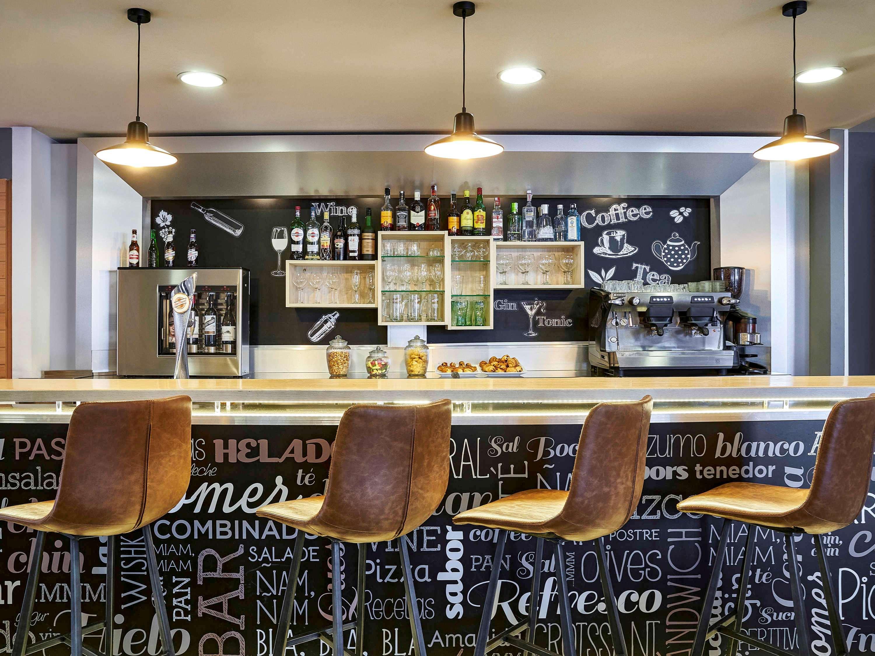 Ibis Barcelona Meridiana Esterno foto