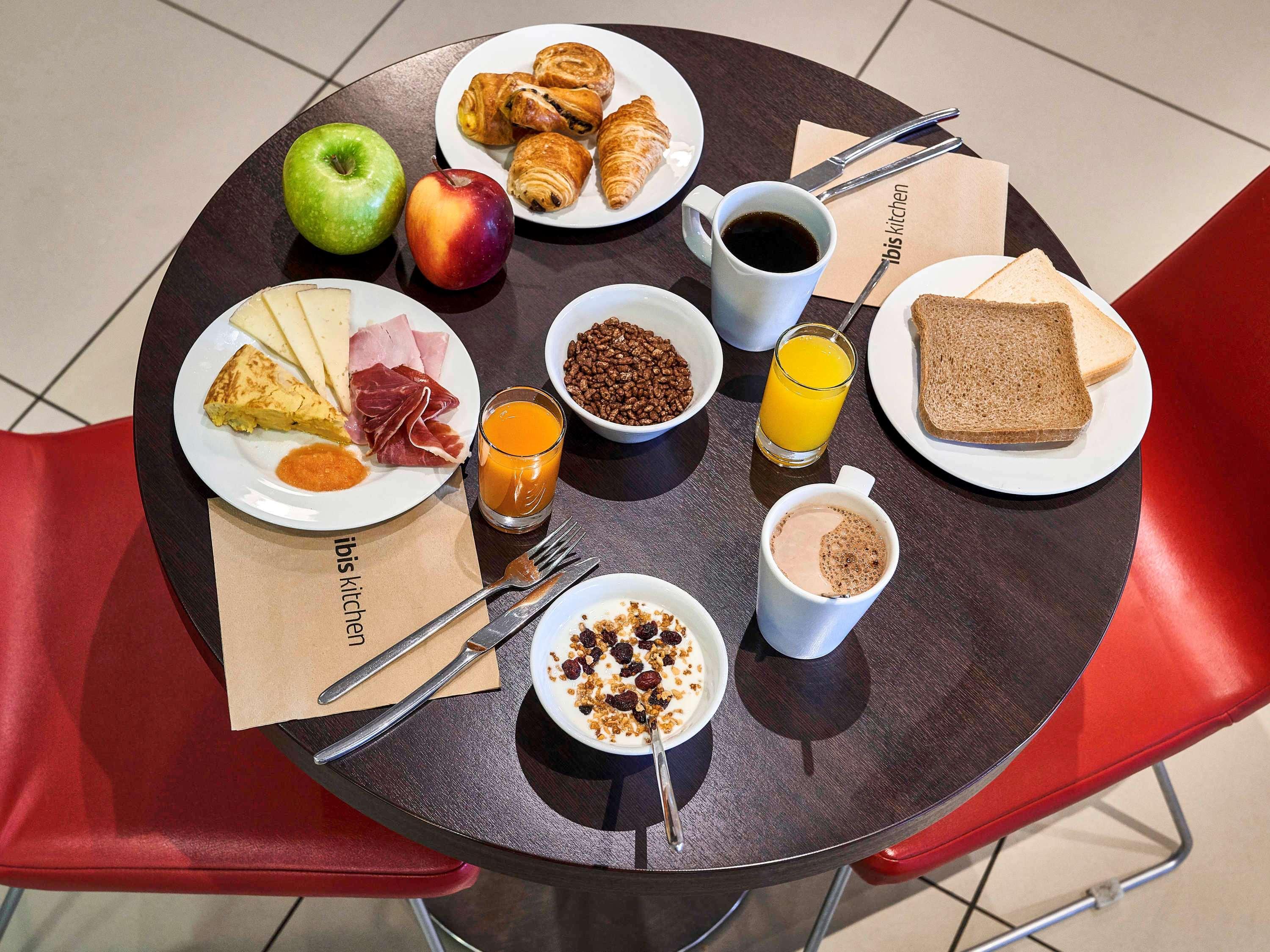 Ibis Barcelona Meridiana Esterno foto
