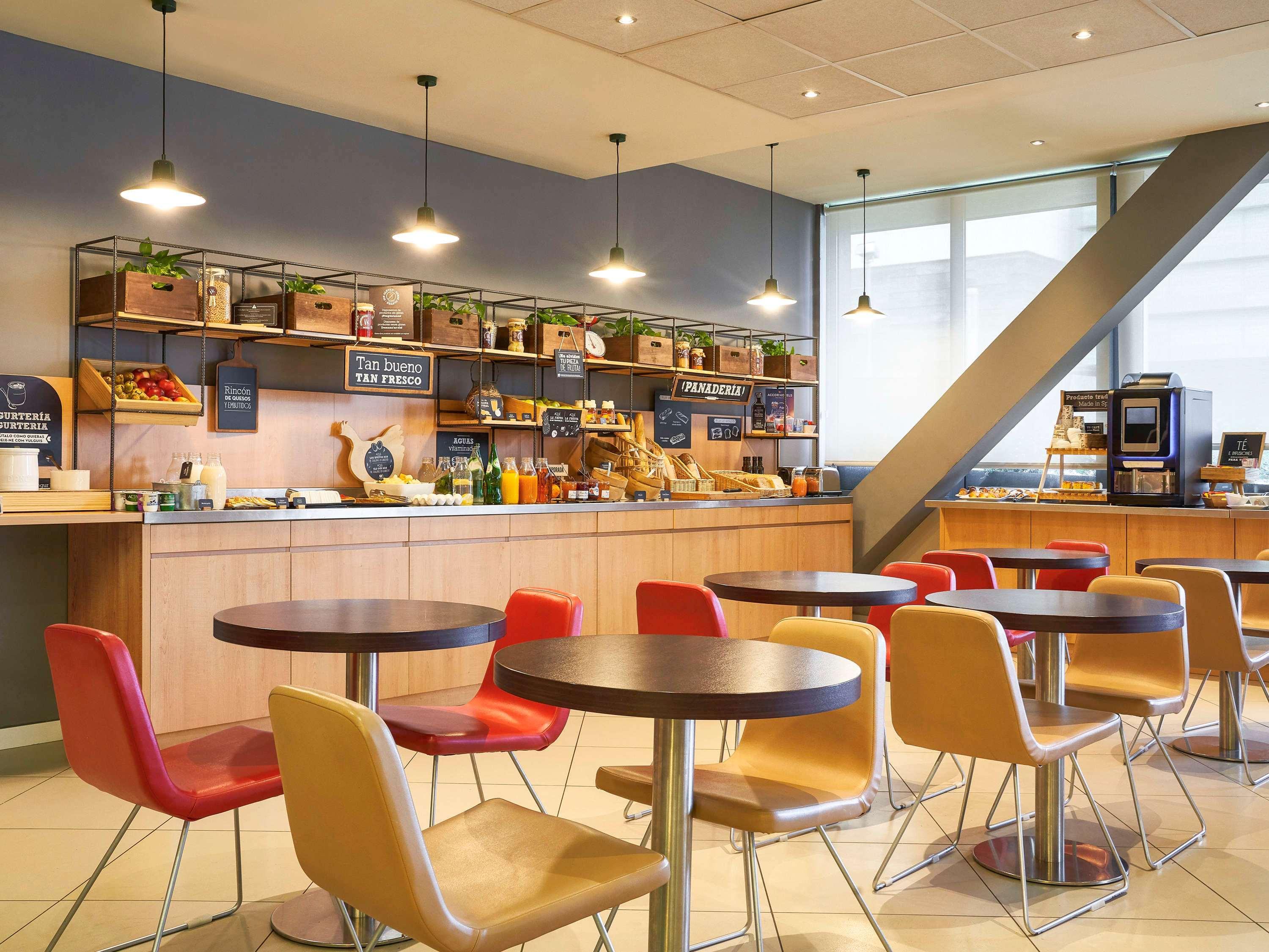 Ibis Barcelona Meridiana Esterno foto