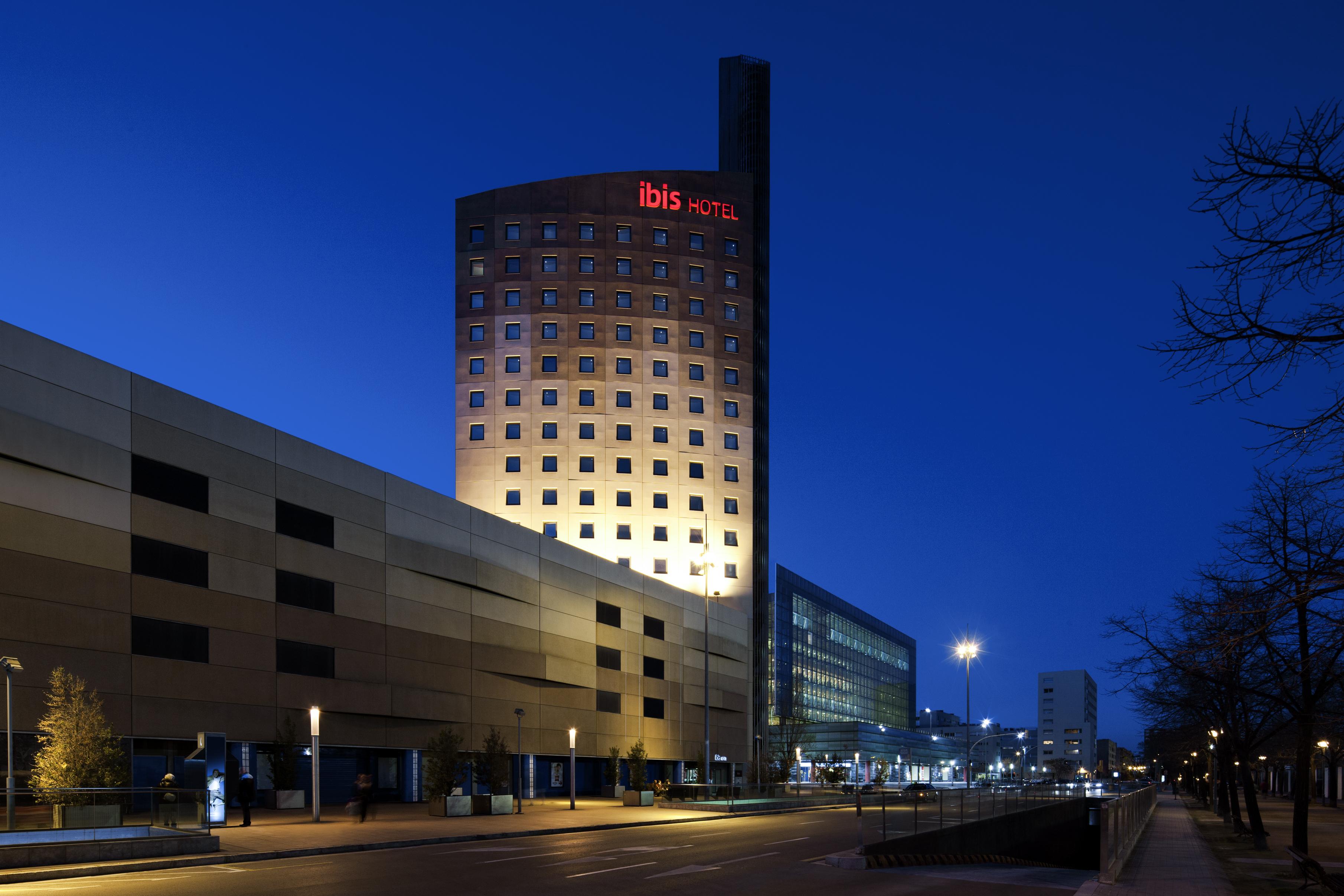 Ibis Barcelona Meridiana Esterno foto