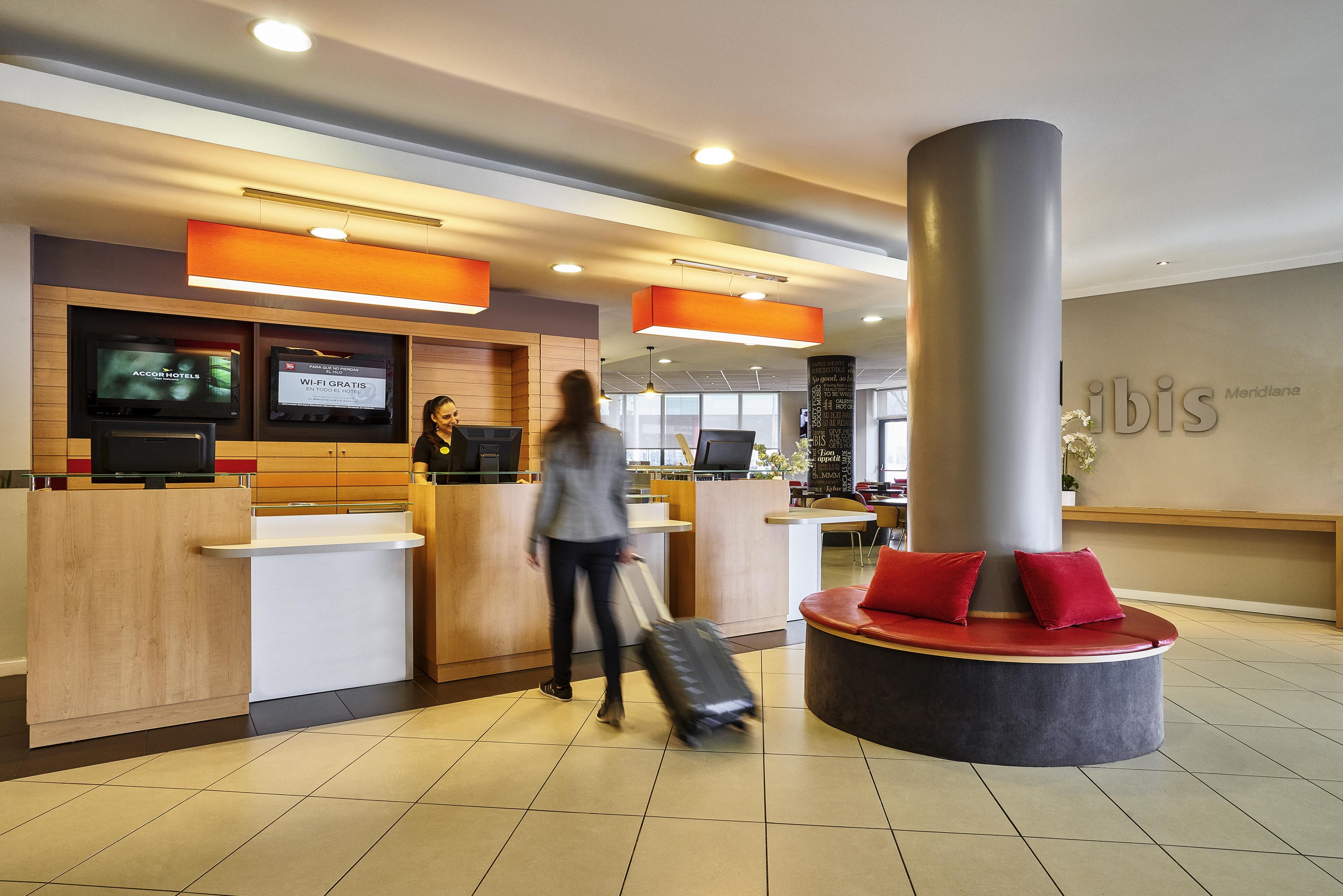 Ibis Barcelona Meridiana Esterno foto