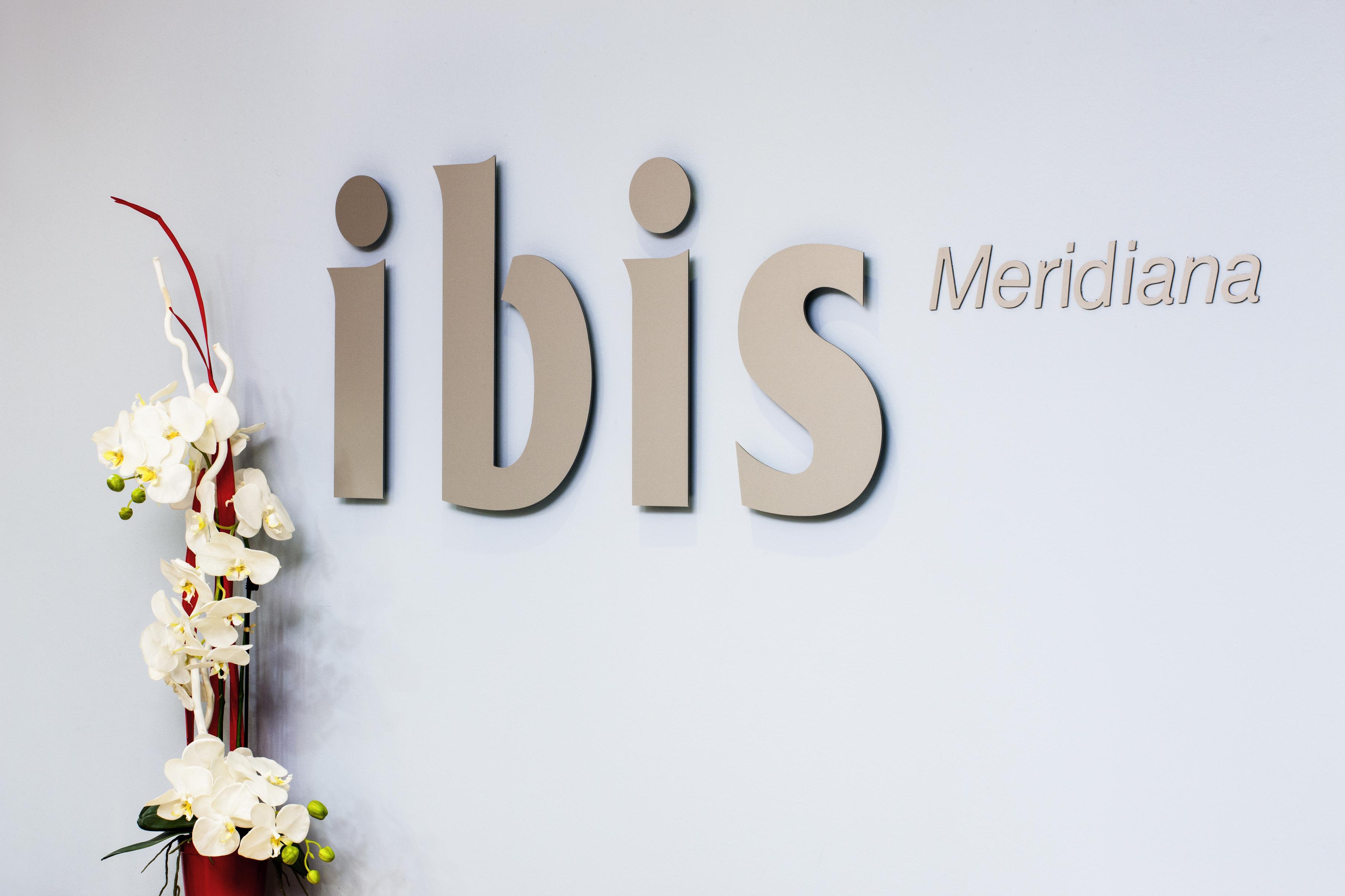 Ibis Barcelona Meridiana Esterno foto