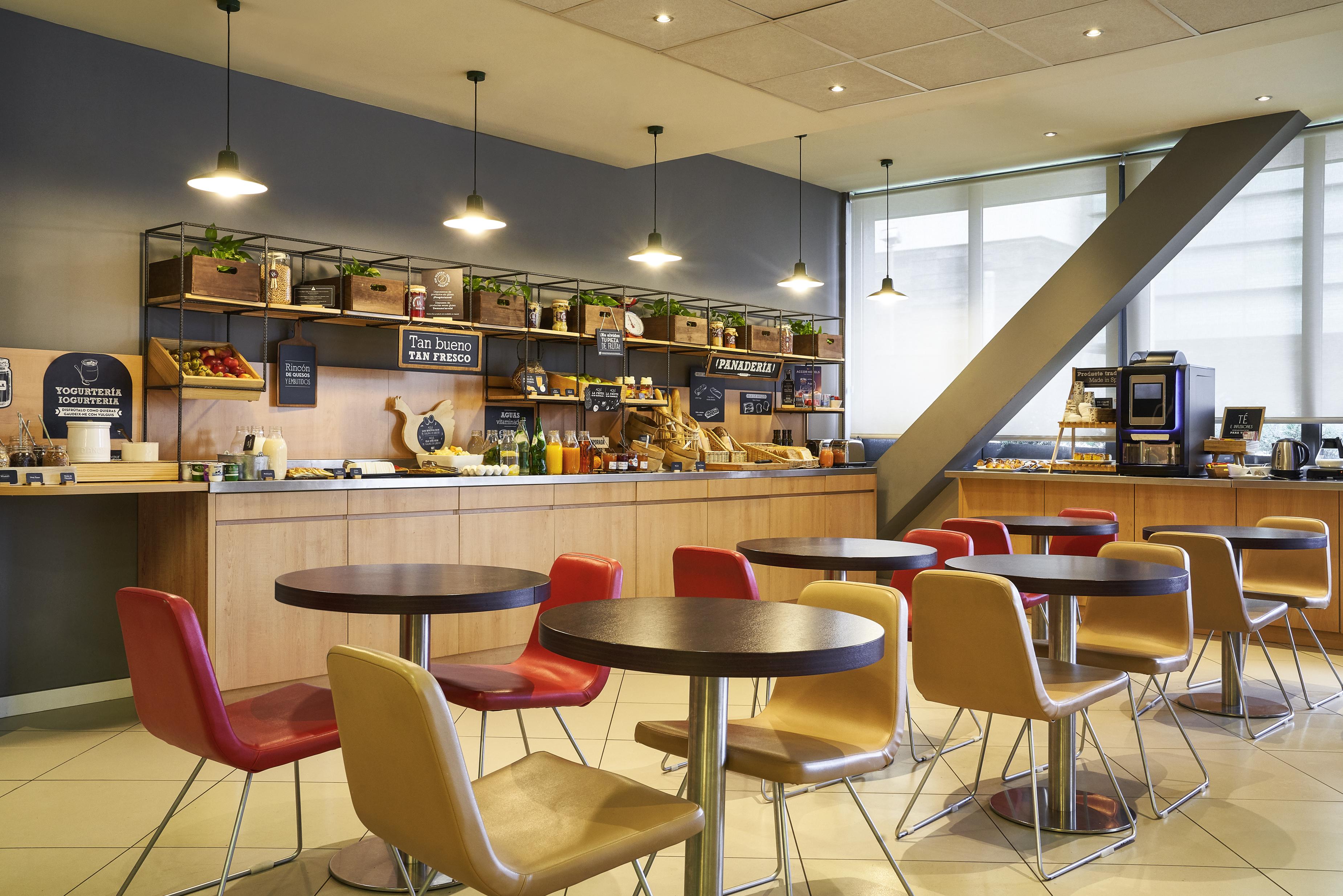 Ibis Barcelona Meridiana Esterno foto