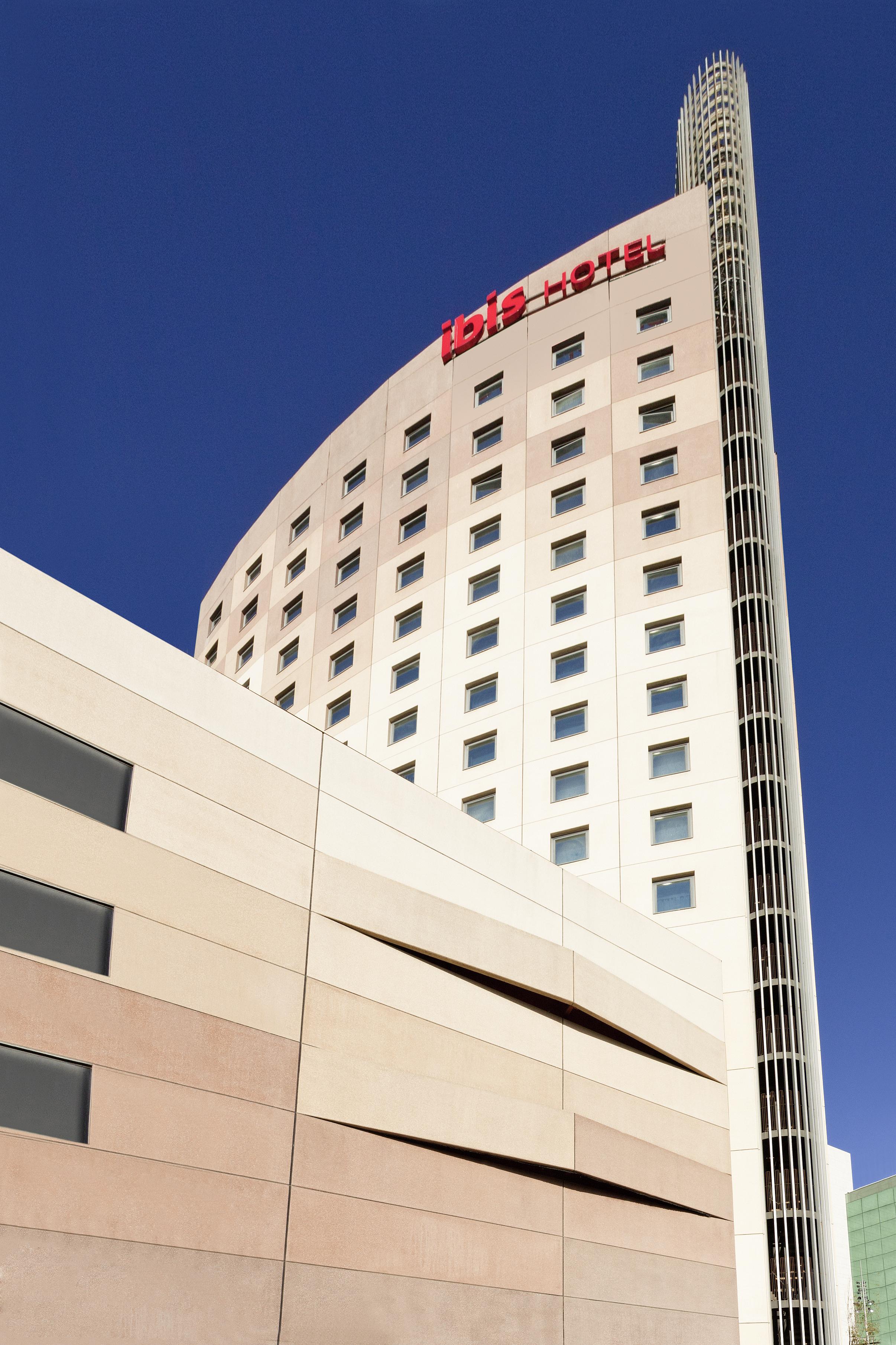 Ibis Barcelona Meridiana Esterno foto