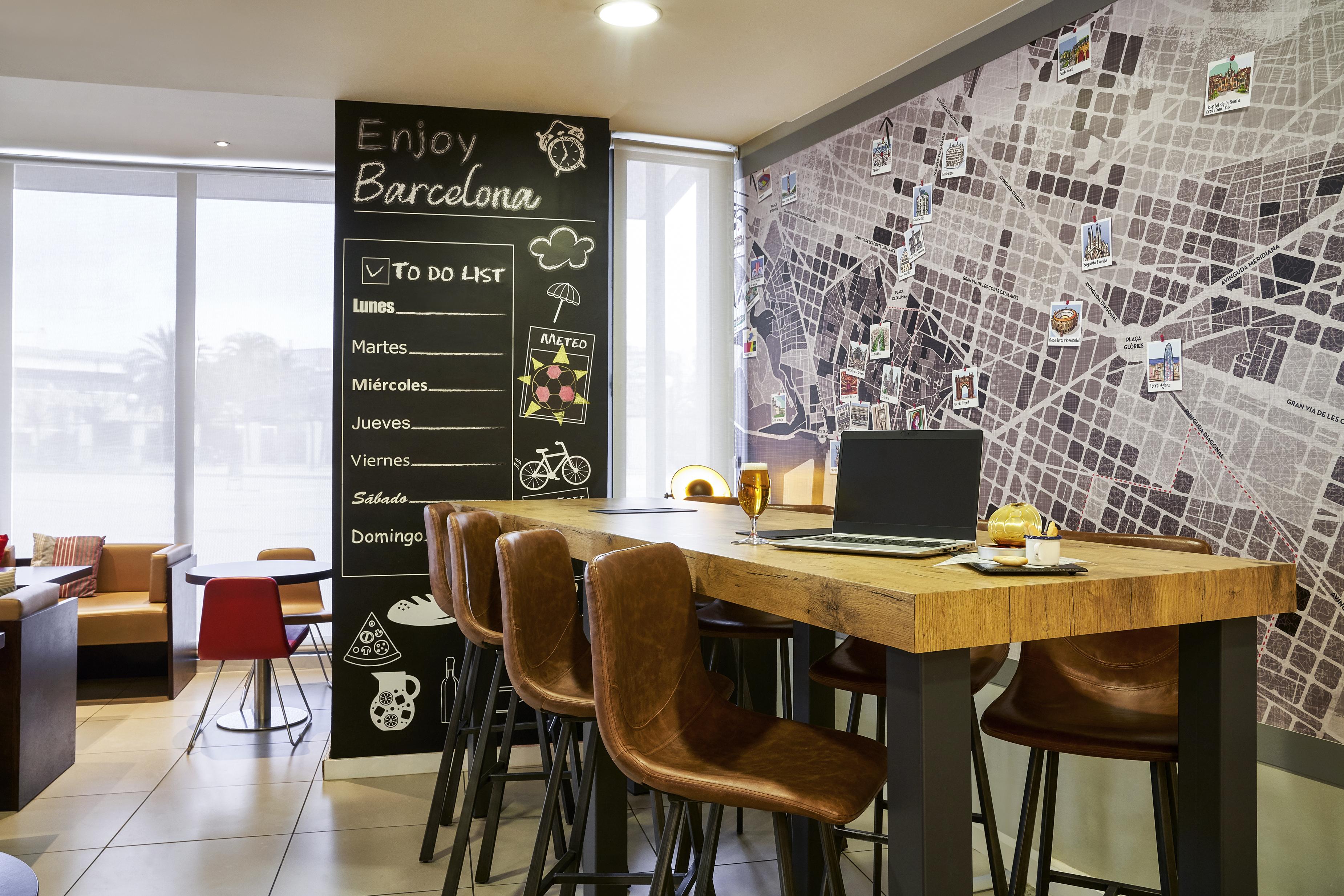 Ibis Barcelona Meridiana Esterno foto