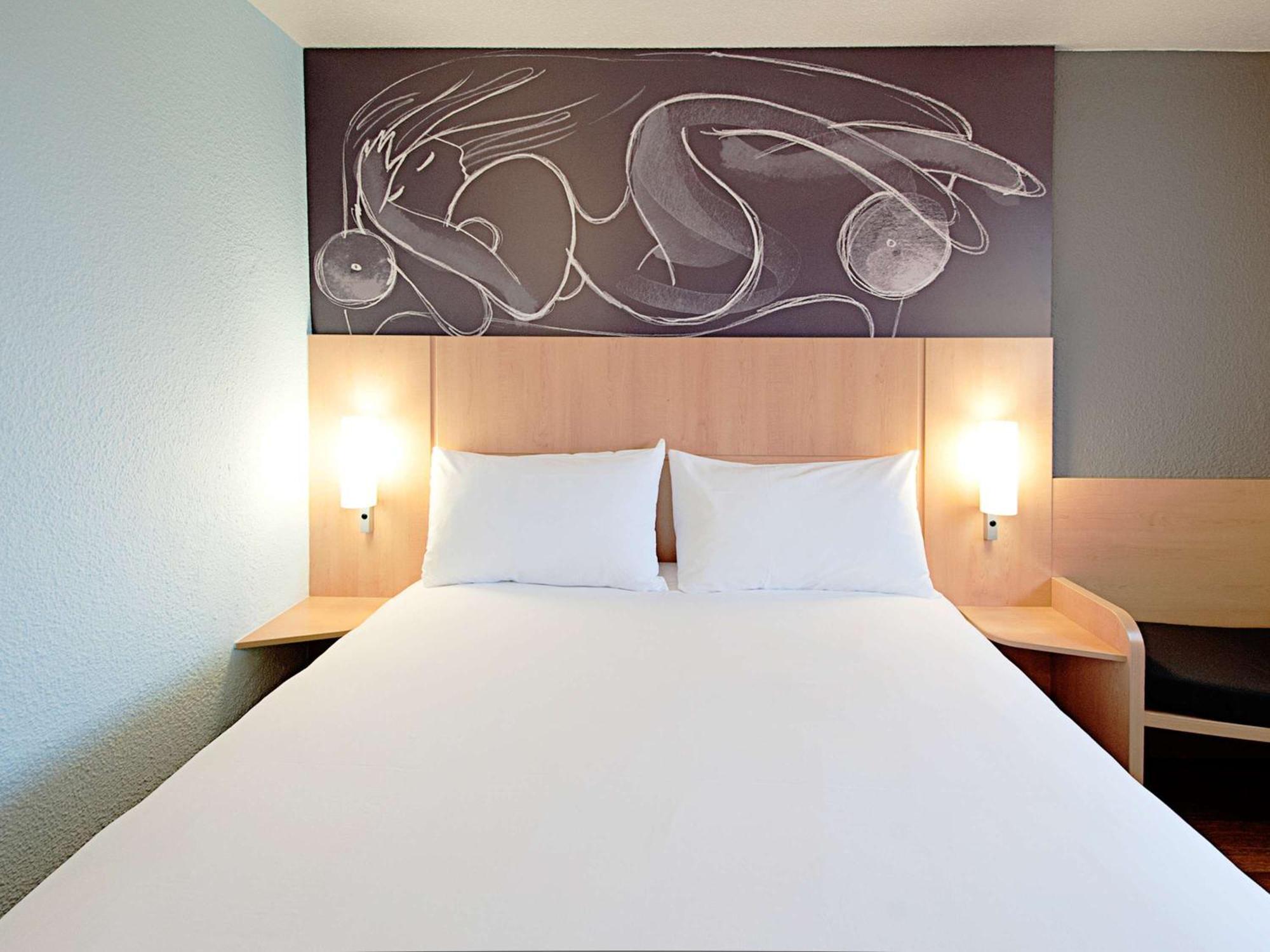 Ibis Barcelona Meridiana Esterno foto