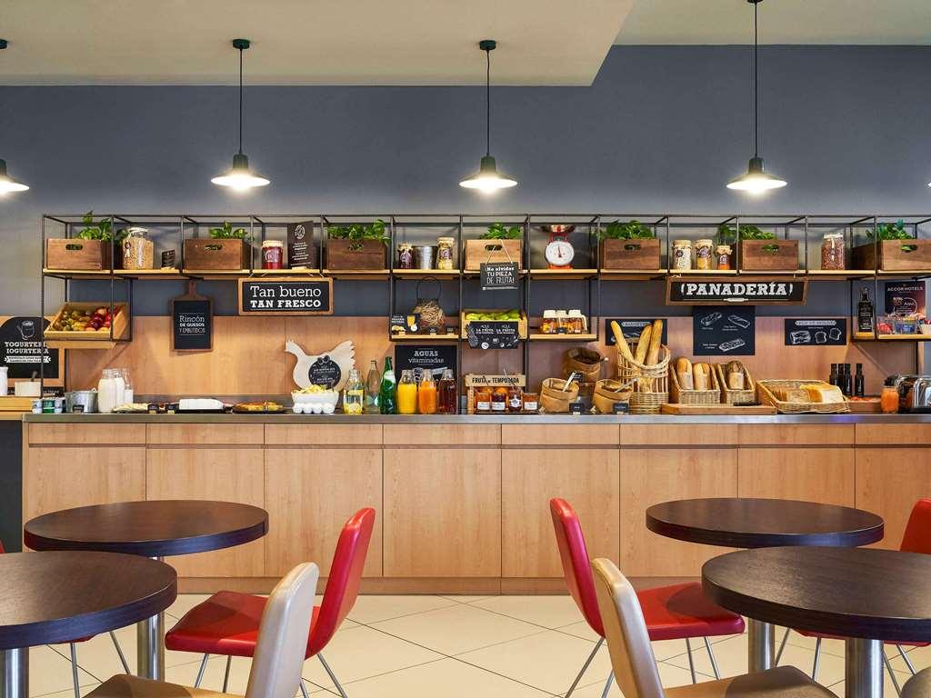 Ibis Barcelona Meridiana Esterno foto