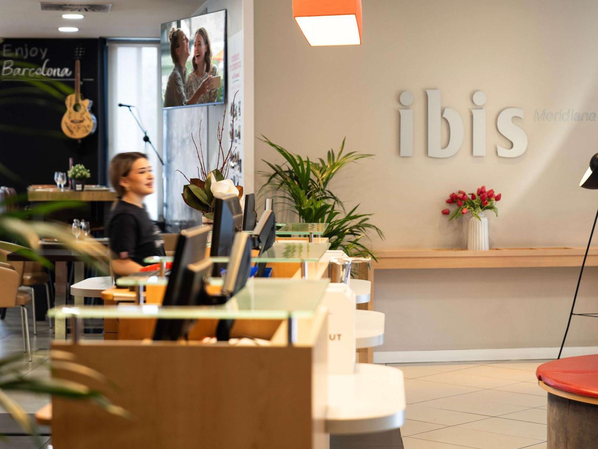 Ibis Barcelona Meridiana Esterno foto