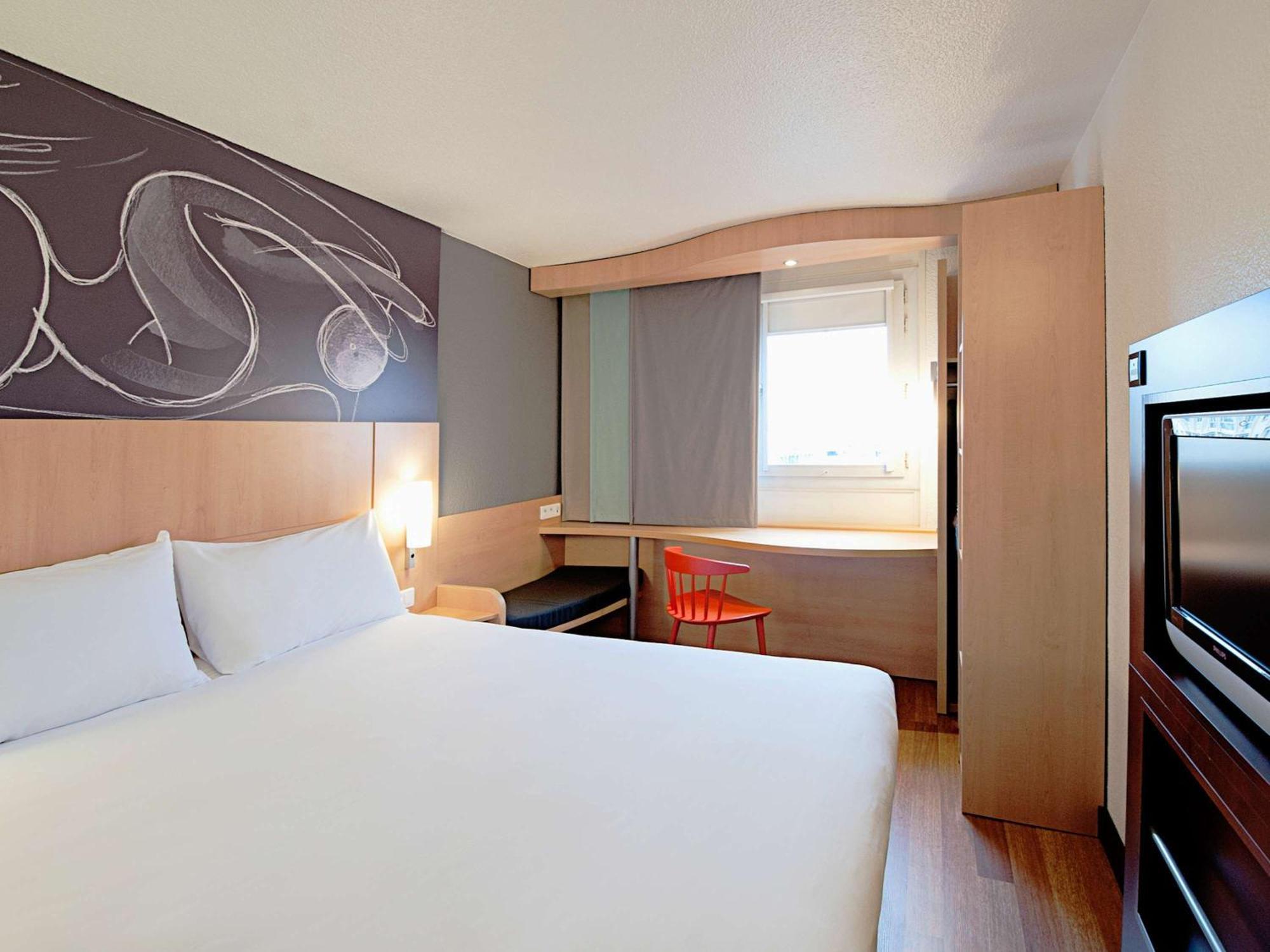 Ibis Barcelona Meridiana Esterno foto
