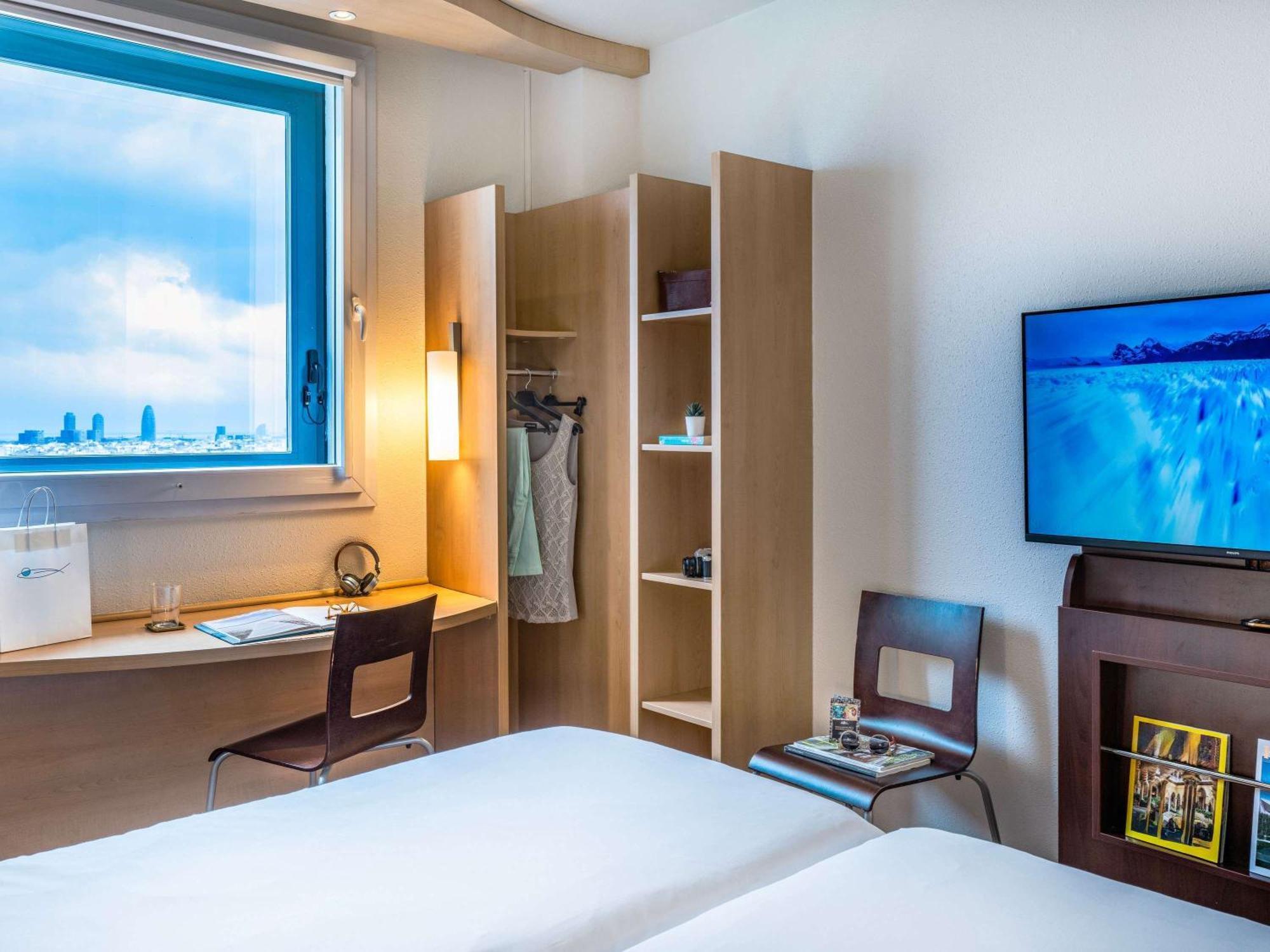 Ibis Barcelona Meridiana Esterno foto