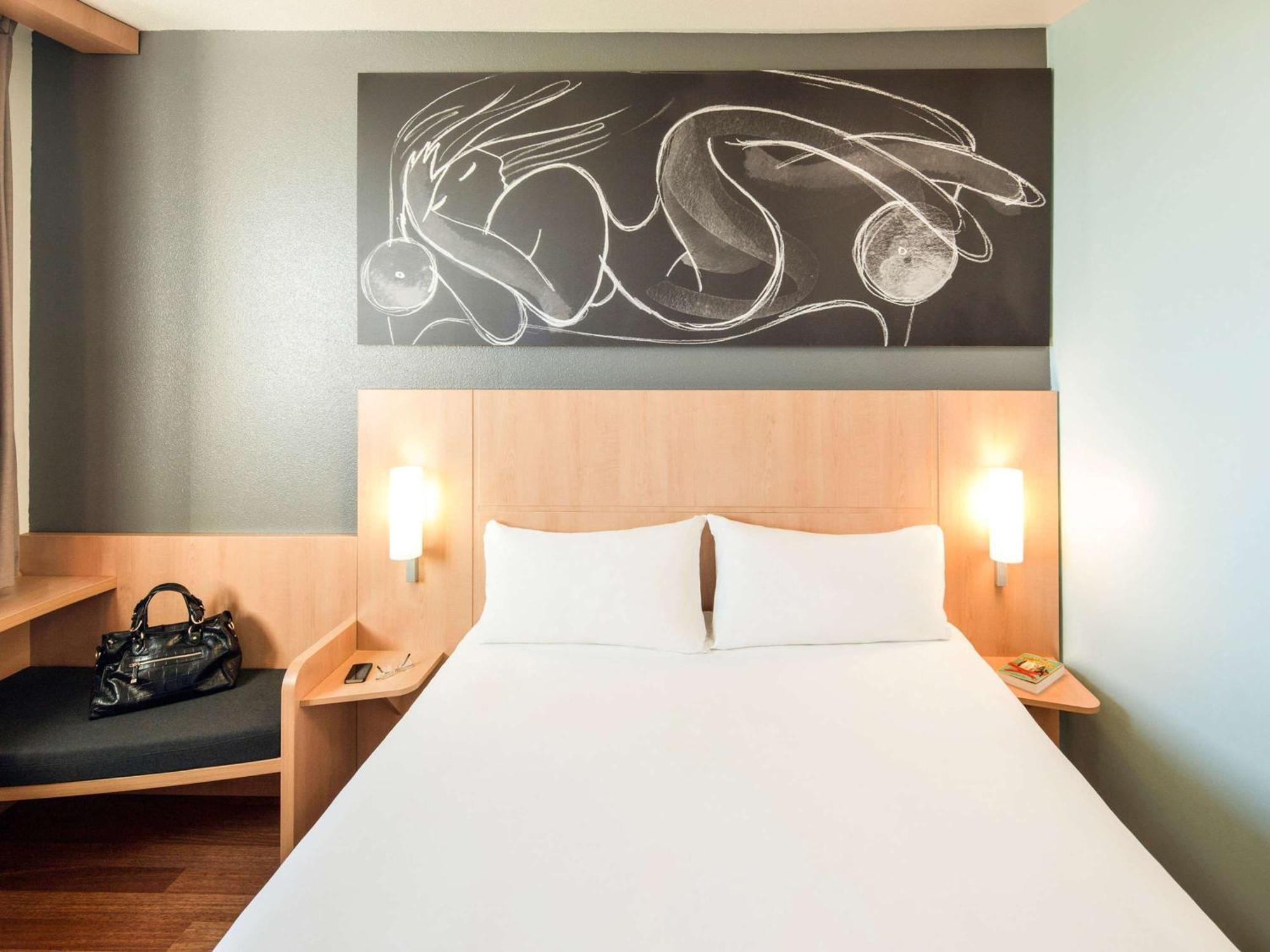 Ibis Barcelona Meridiana Esterno foto