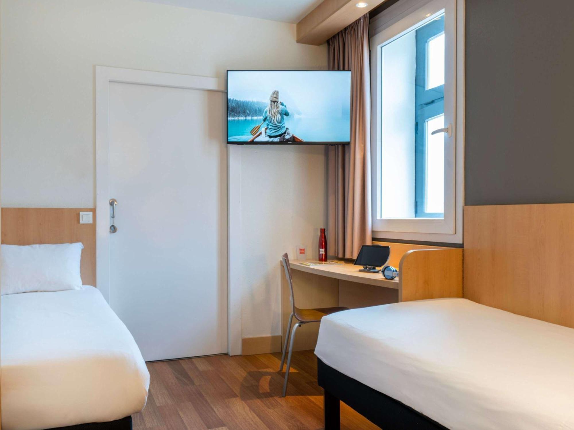 Ibis Barcelona Meridiana Esterno foto