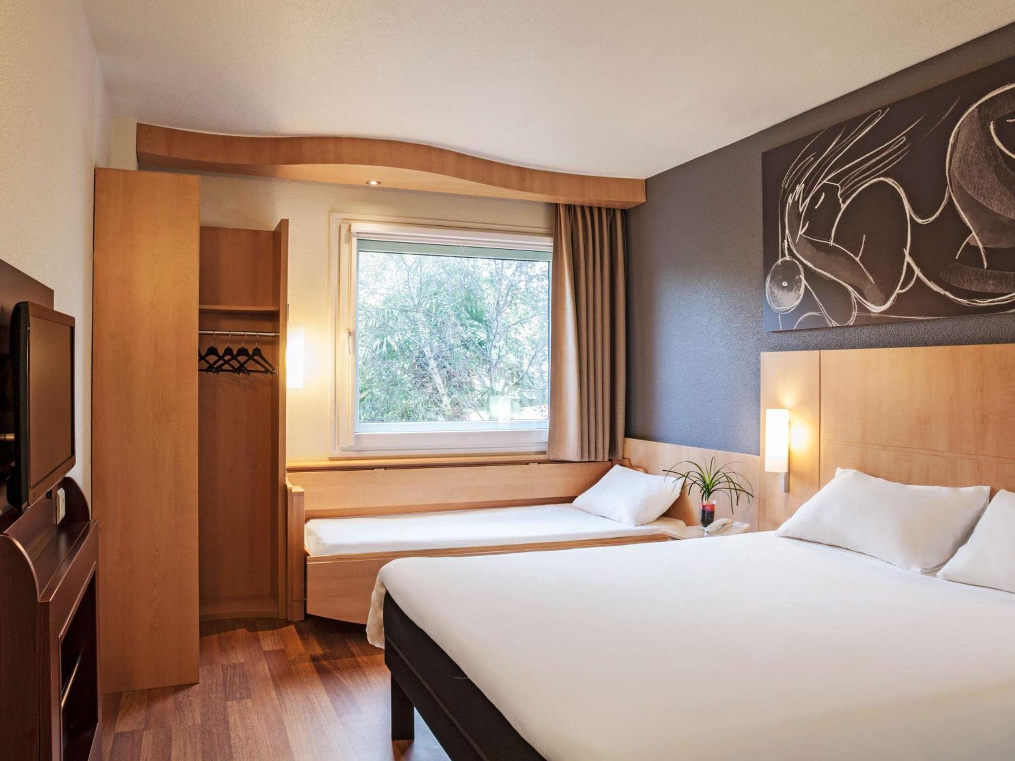 Ibis Barcelona Meridiana Esterno foto