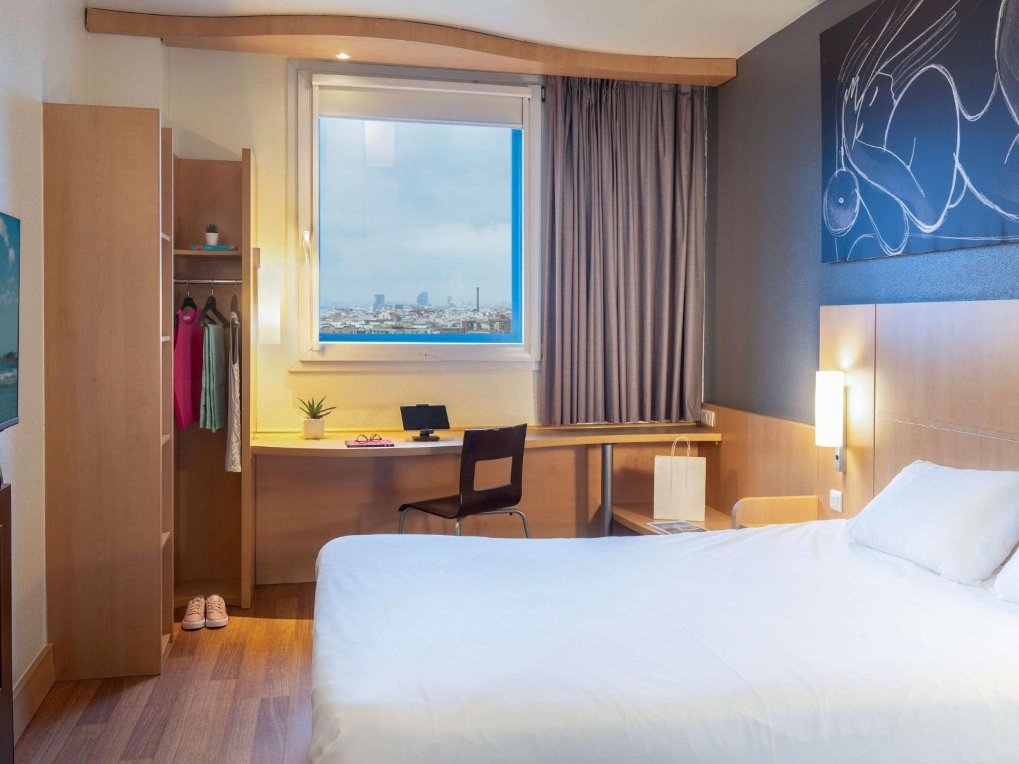 Ibis Barcelona Meridiana Esterno foto