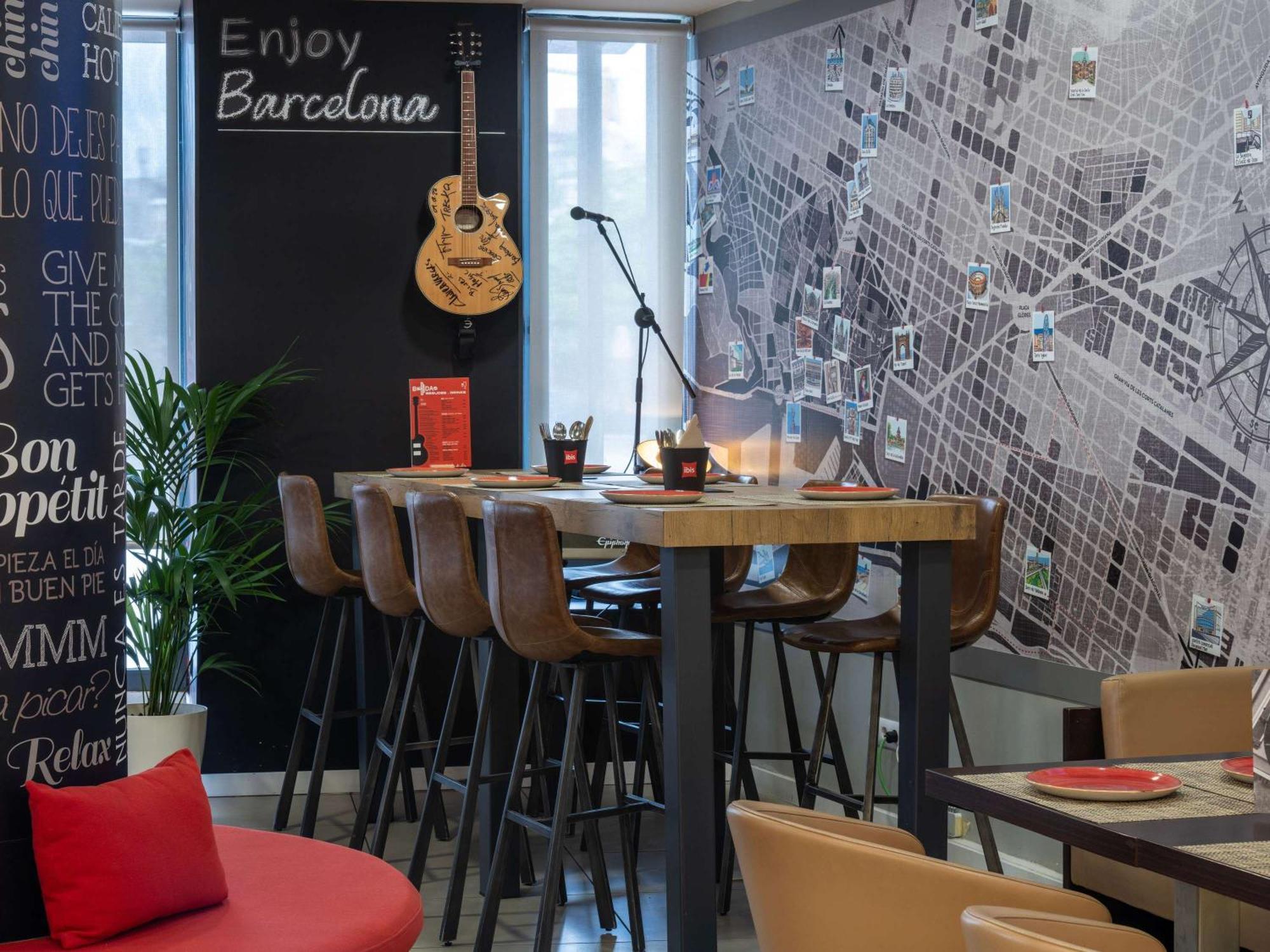 Ibis Barcelona Meridiana Esterno foto