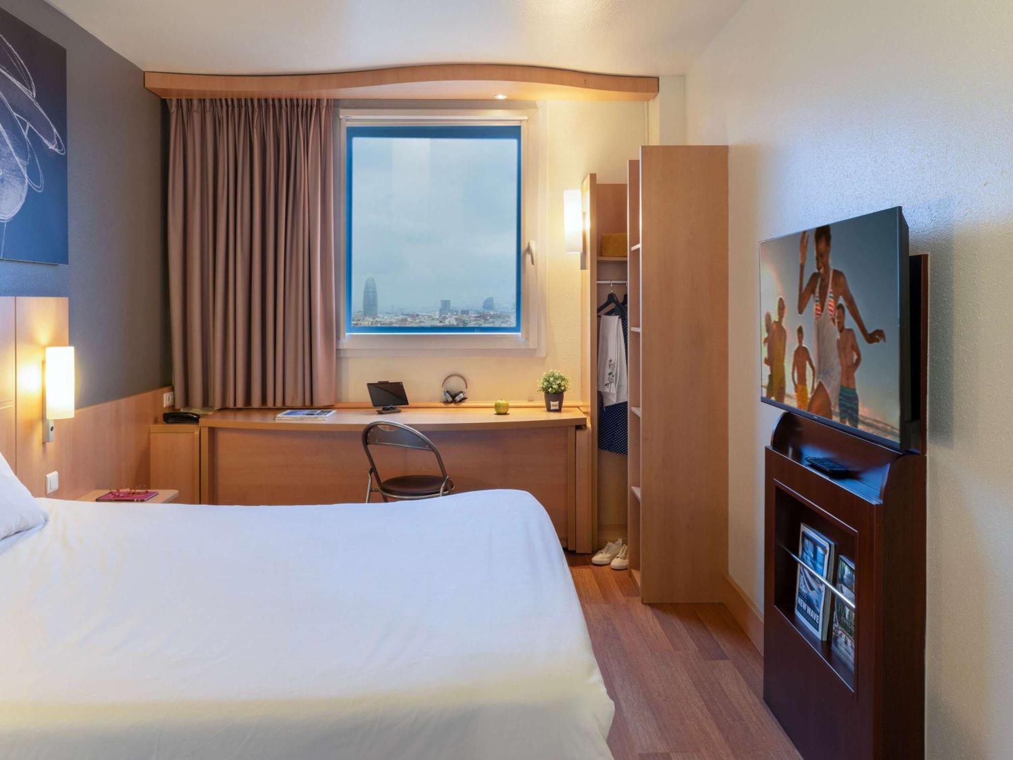Ibis Barcelona Meridiana Esterno foto