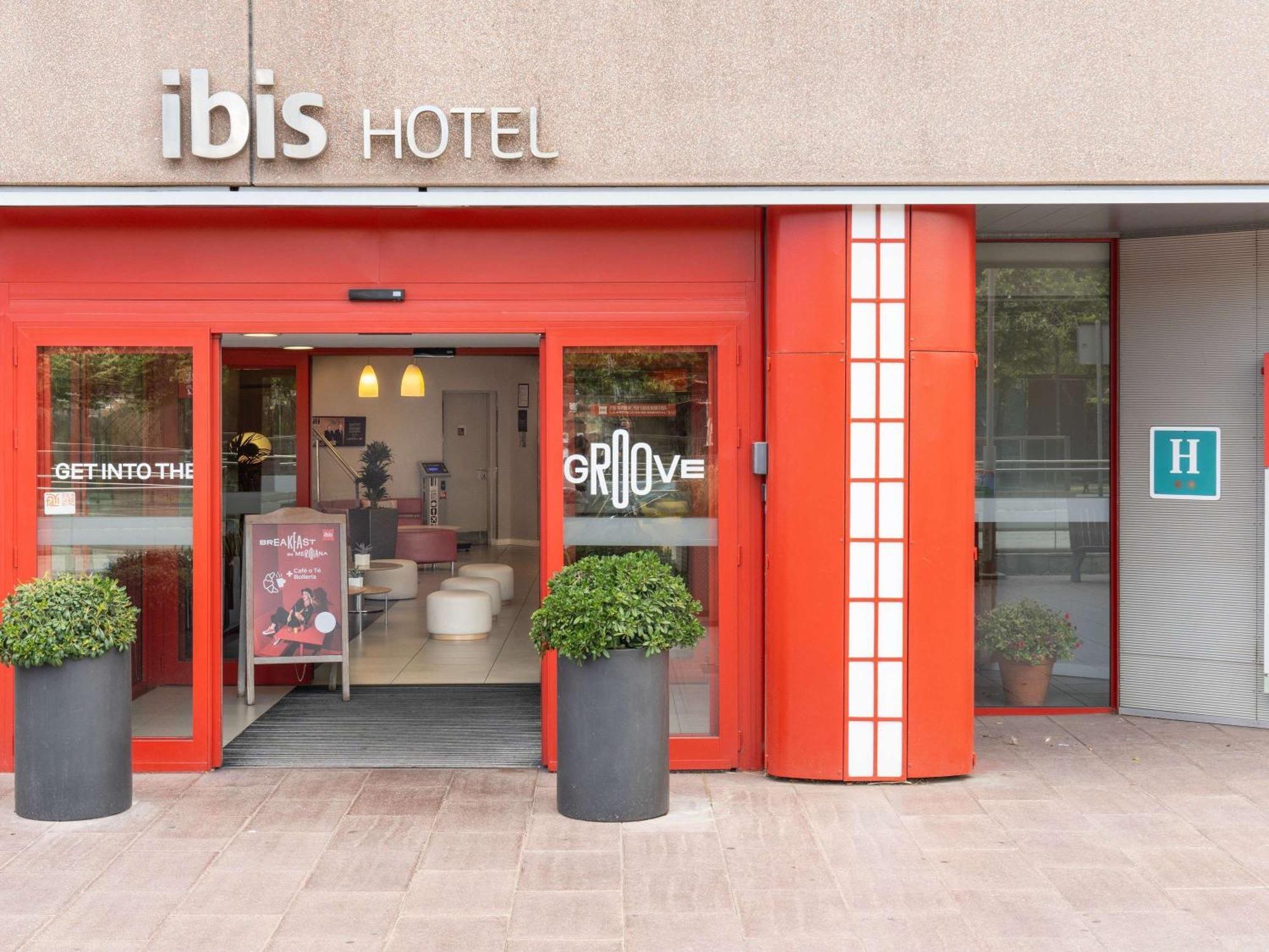 Ibis Barcelona Meridiana Esterno foto