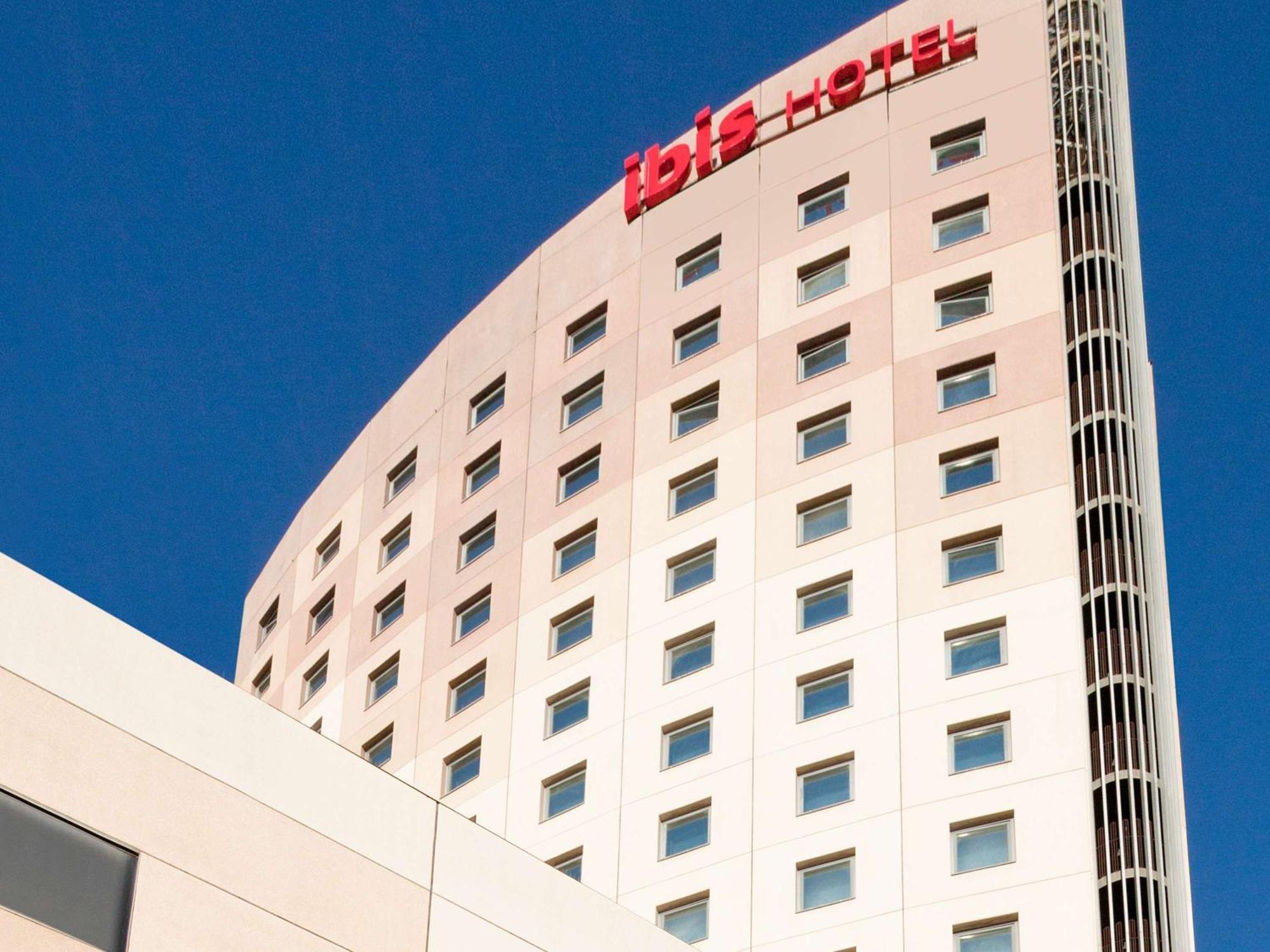 Ibis Barcelona Meridiana Esterno foto