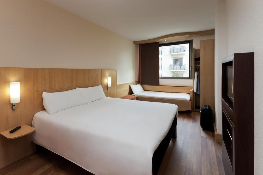 Ibis Barcelona Meridiana Esterno foto
