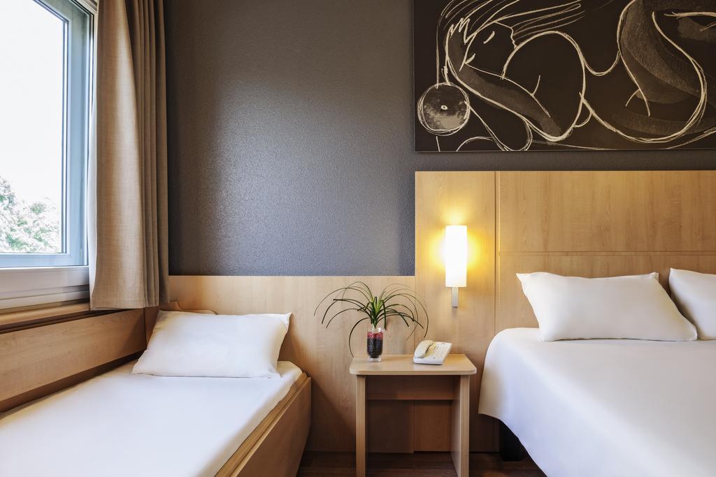 Ibis Barcelona Meridiana Esterno foto