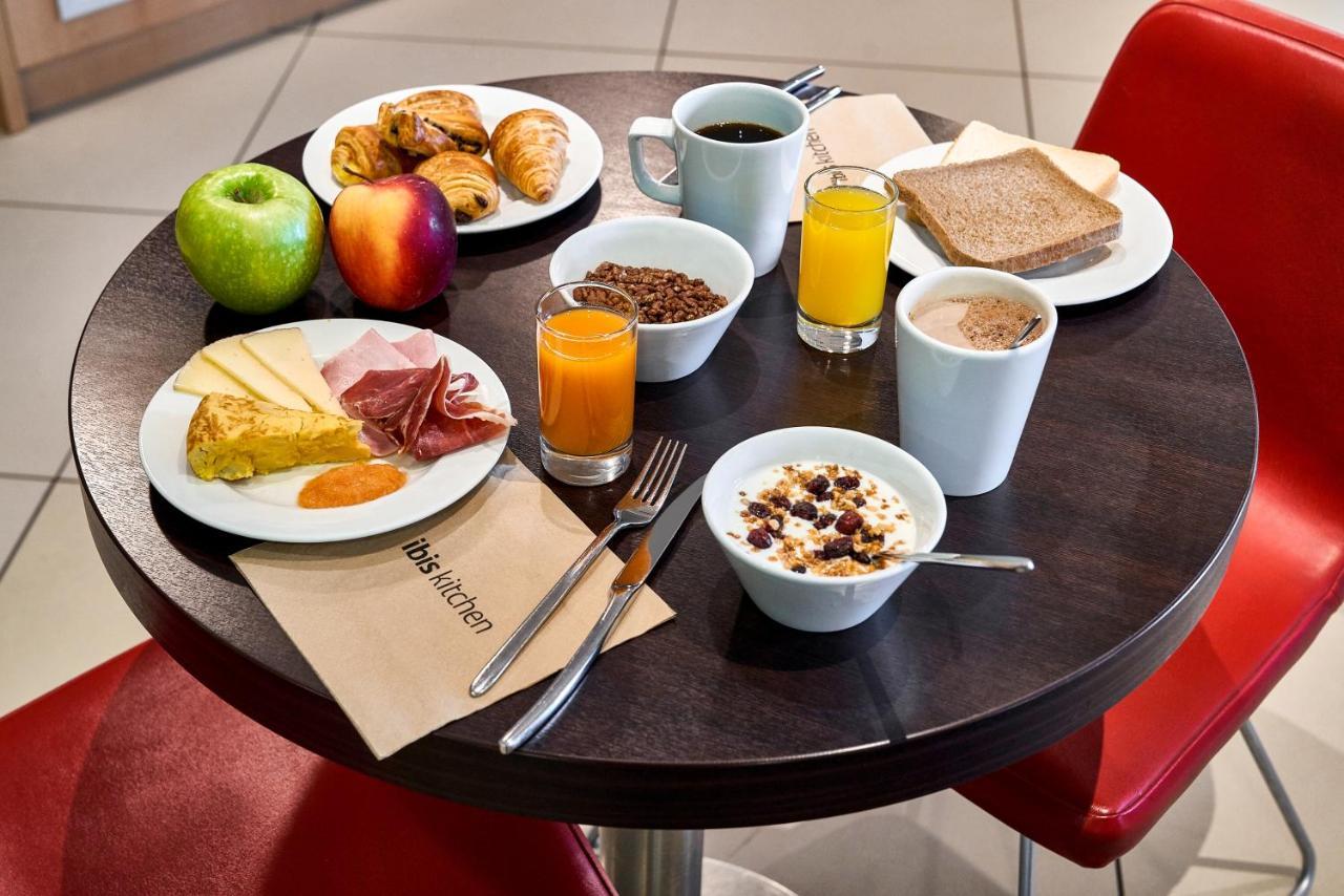 Ibis Barcelona Meridiana Esterno foto