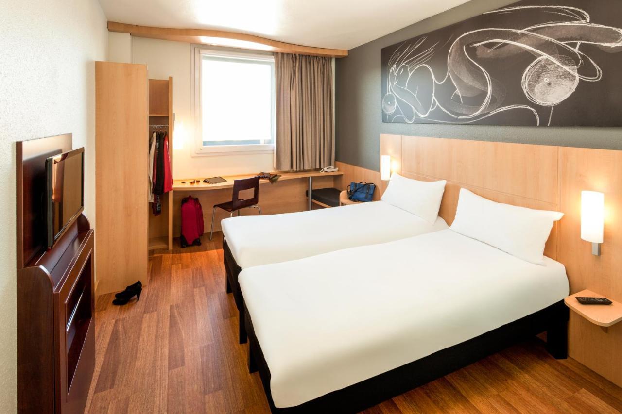 Ibis Barcelona Meridiana Esterno foto